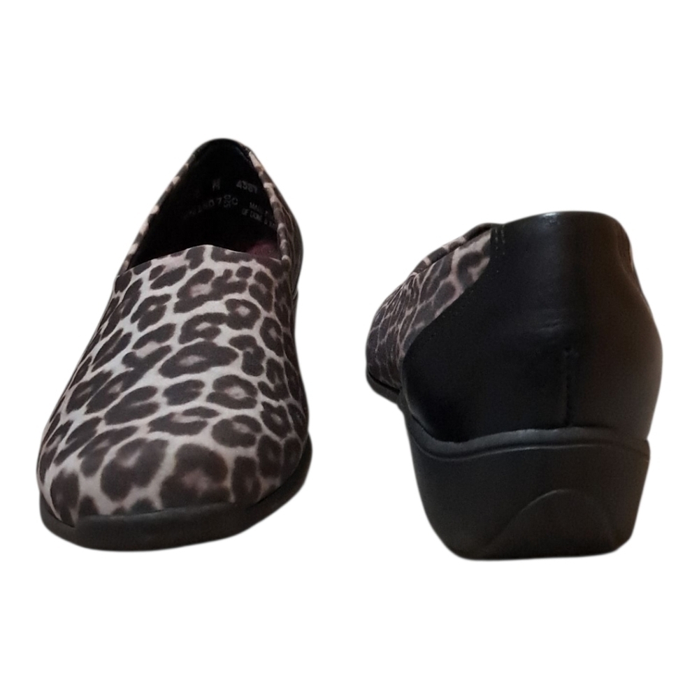 Munro Iriana Traveler Flats Leopard Print Comfort Slip On Shoes Size 5M - Picture 6 of 16
